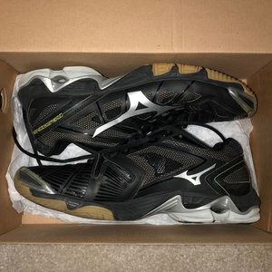 Mizuno volleyball shoes